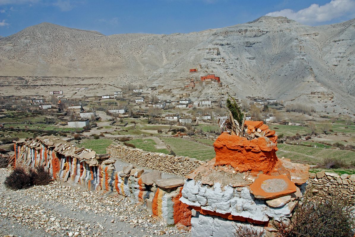 Mustang 02 10-1 Geiling With Entrance Chortens